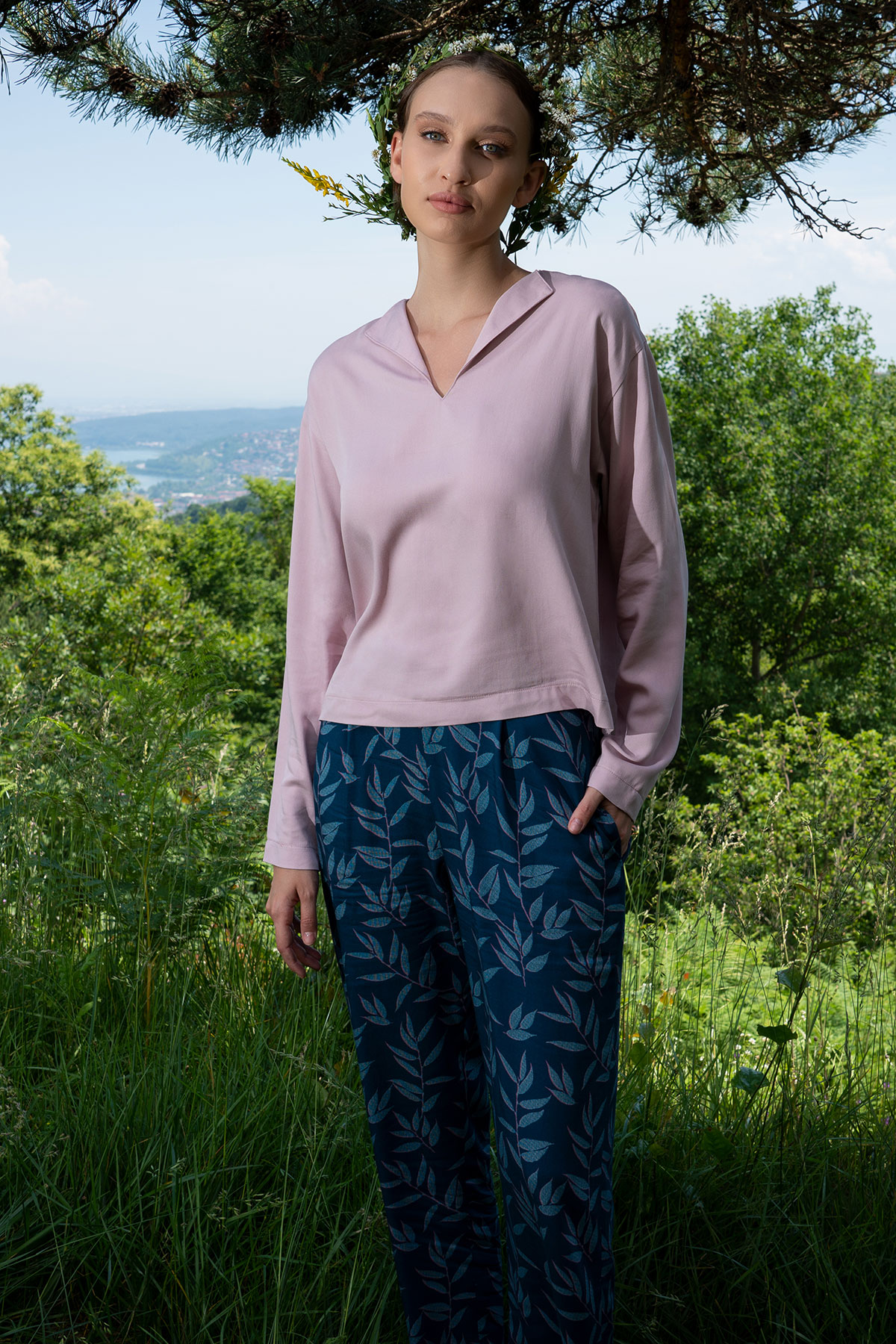 Woman Vela Viscon Rotatable Shirt Neck Pant Set Woman Vela Viscon Rotatable Shirt Neck Pant Set