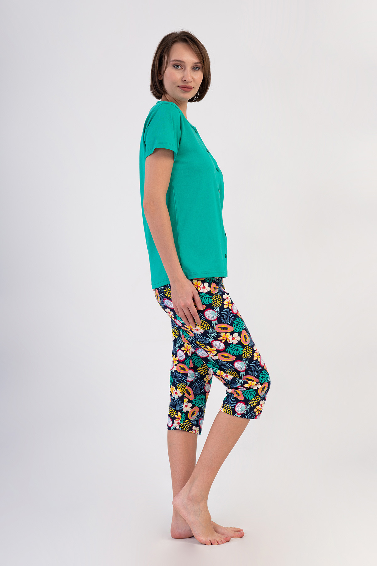 Woman Supreme Sola Buttoned Capri Set Woman Supreme Sola Buttoned Capri Set