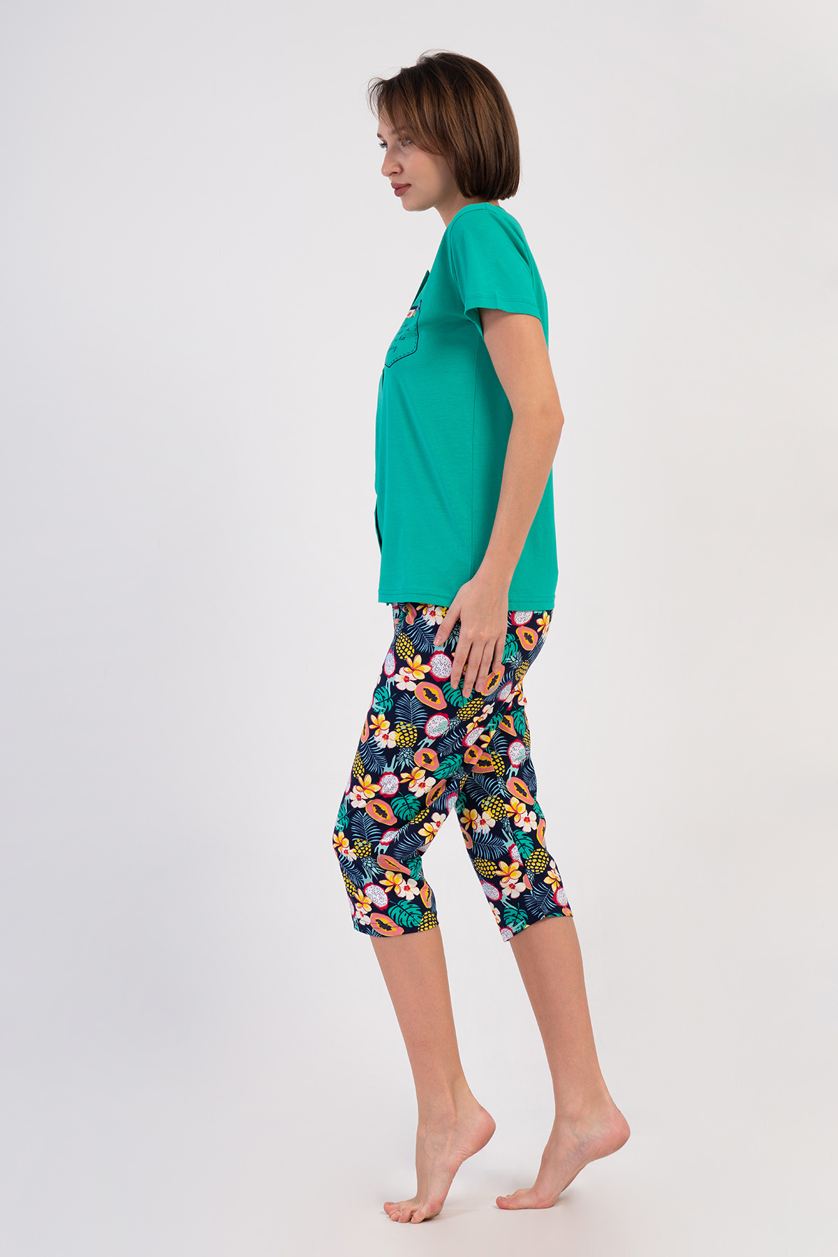 Woman Supreme Sola Buttoned Capri Set Woman Supreme Sola Buttoned Capri Set