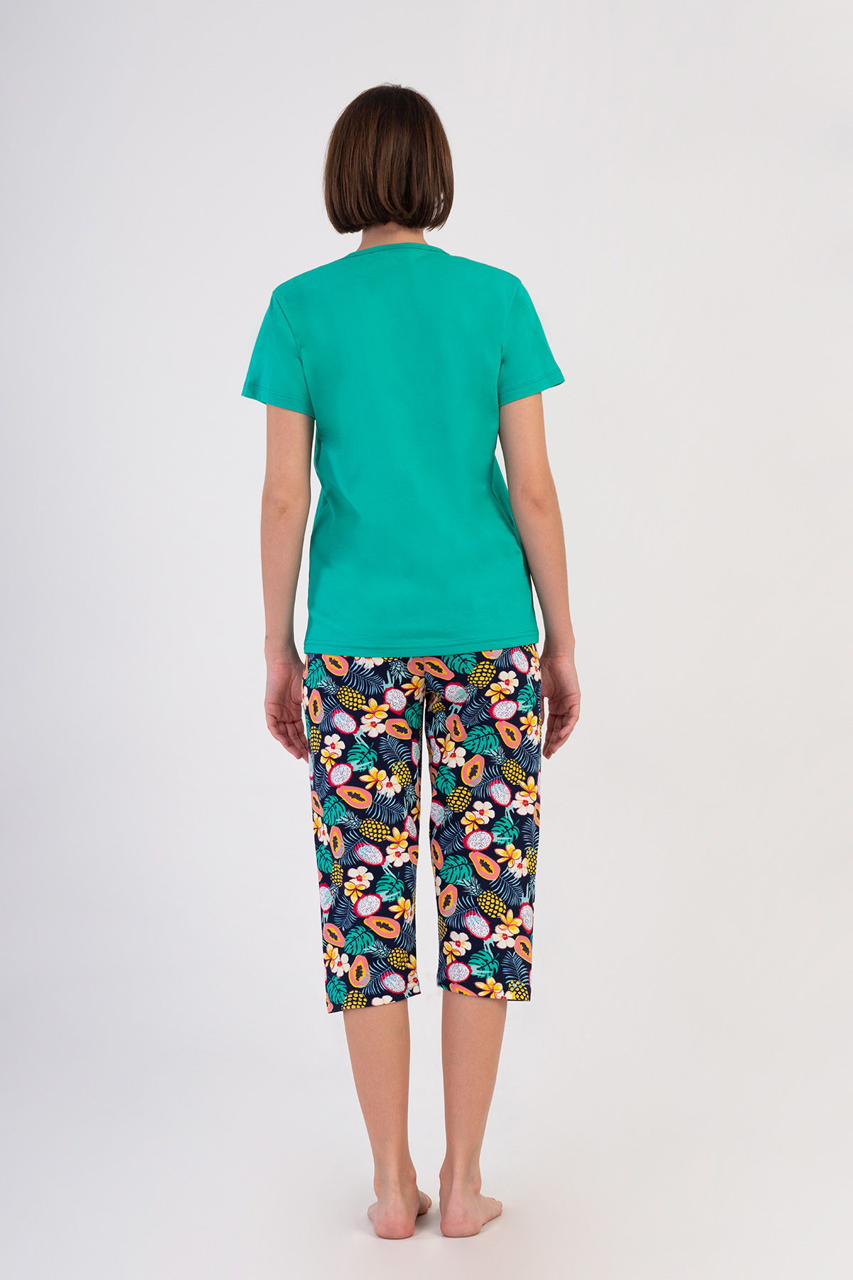 Woman Supreme Sola Buttoned Capri Set Woman Supreme Sola Buttoned Capri Set