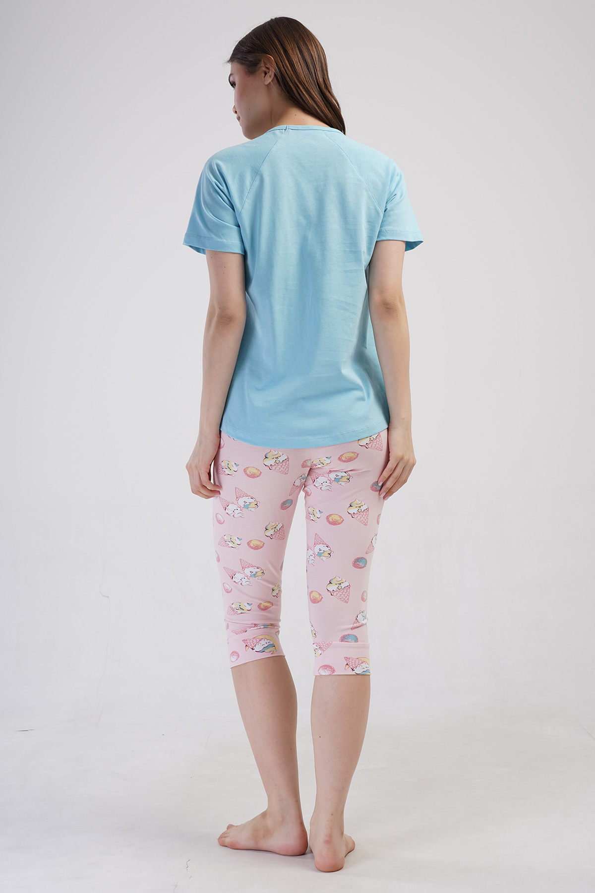 Woman Lycra Supreme Cenna Capri Set Woman Lycra Supreme Cenna Capri Set