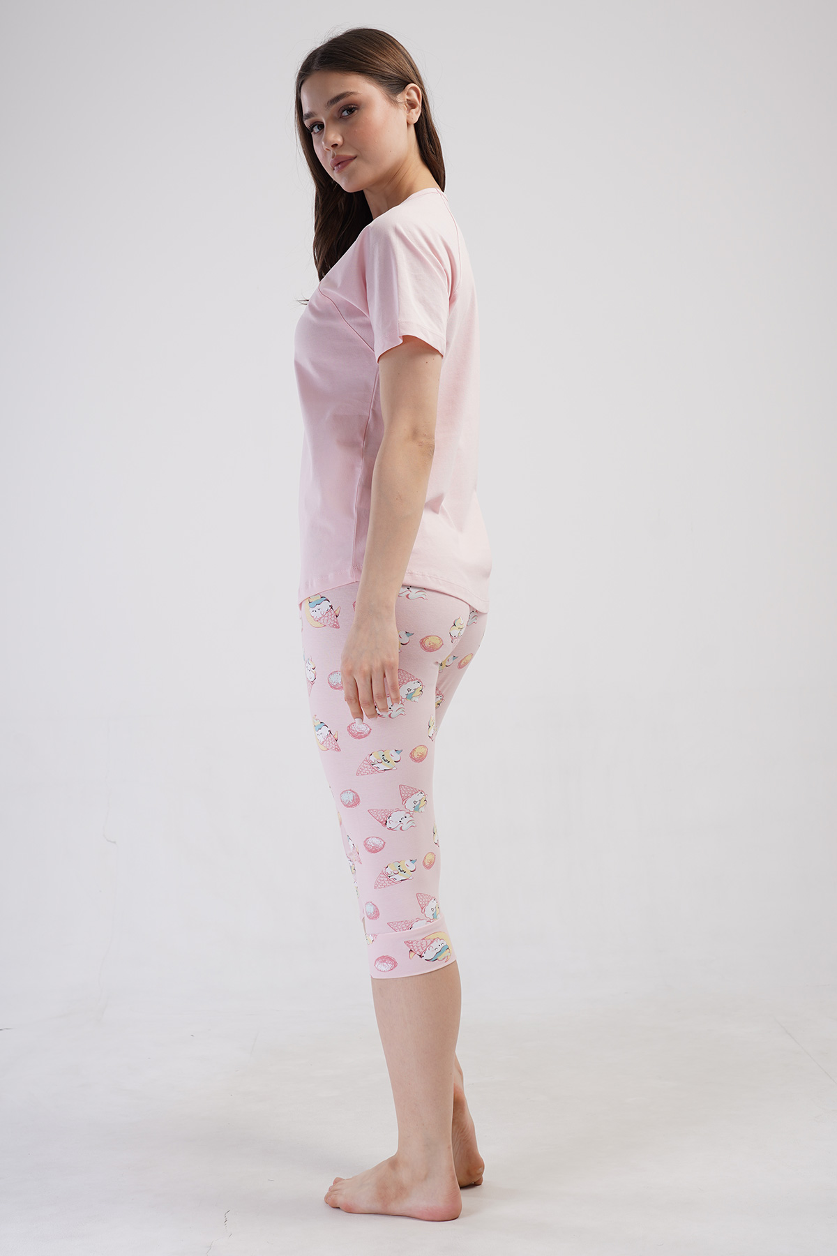 Woman Lycra Supreme Cenna Capri Set Woman Lycra Supreme Cenna Capri Set