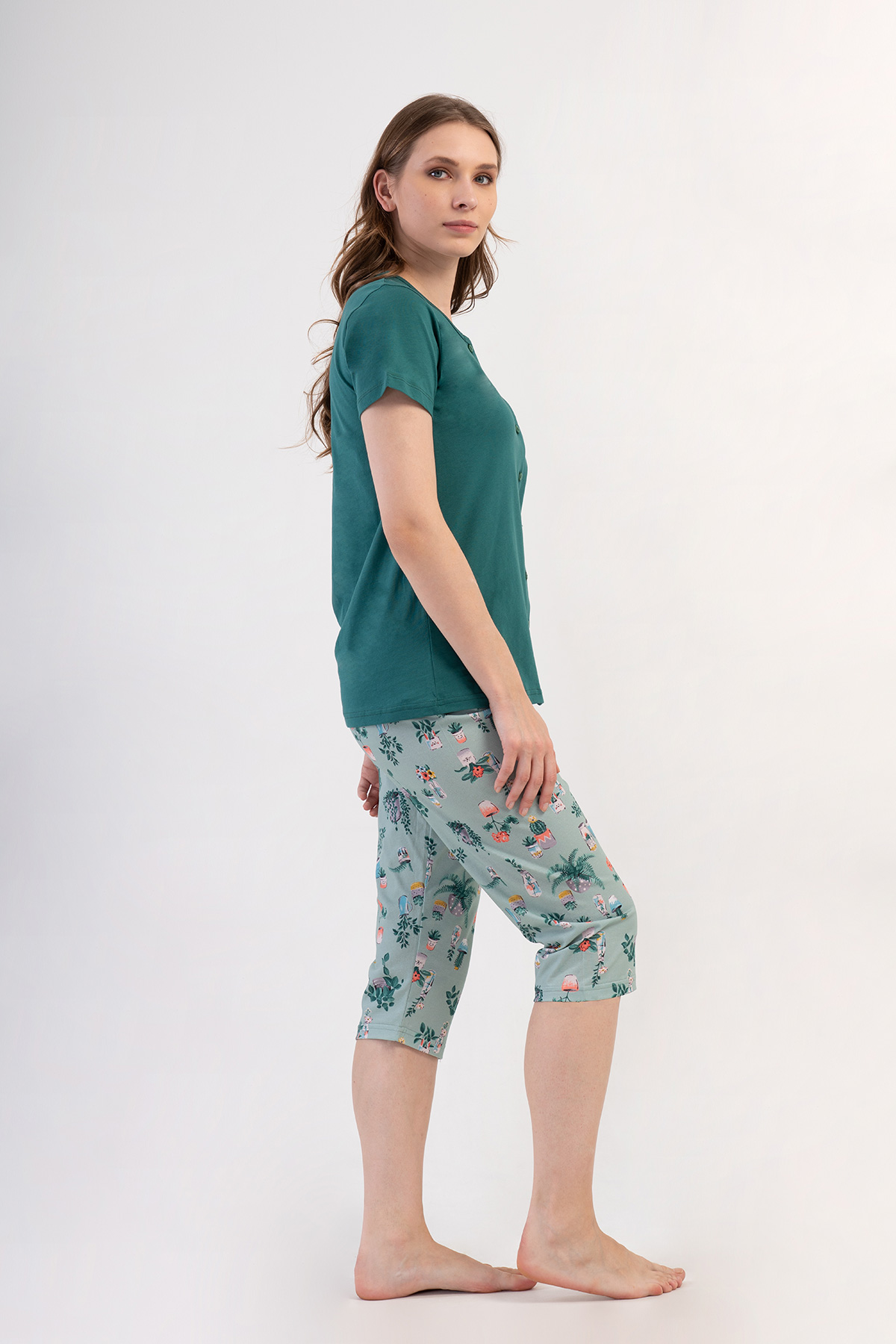 Woman Supreme Kima Buttoned Capri Set Woman Supreme Kima Buttoned Capri Set