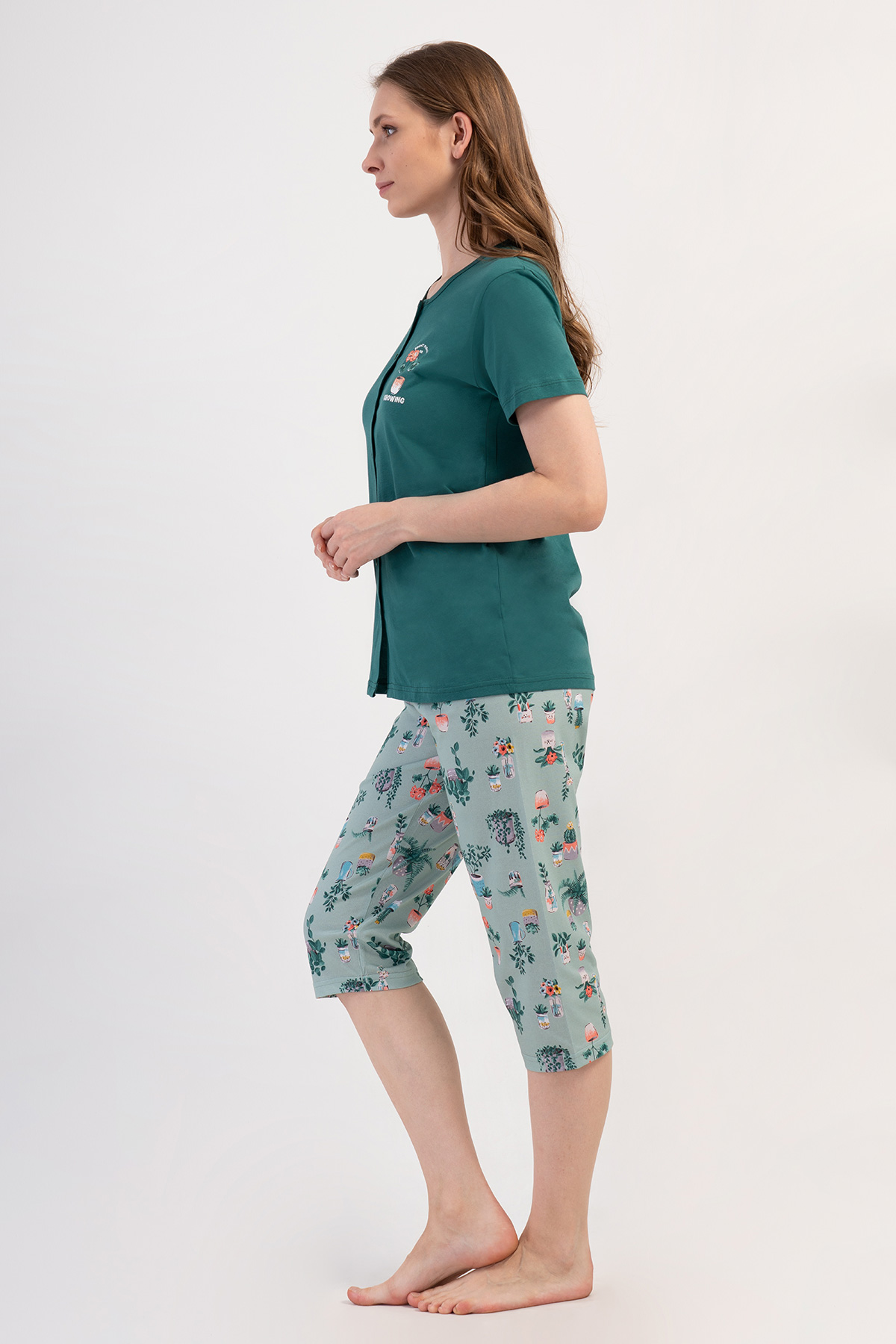 Woman Supreme Kima Buttoned Capri Set Woman Supreme Kima Buttoned Capri Set