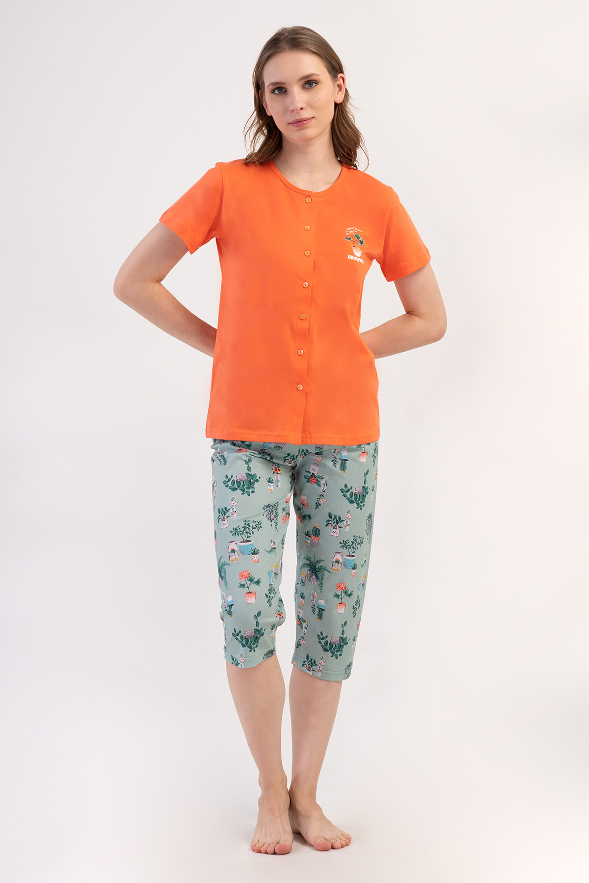 Woman Supreme Kima Buttoned Capri Set Woman Supreme Kima Buttoned Capri Set