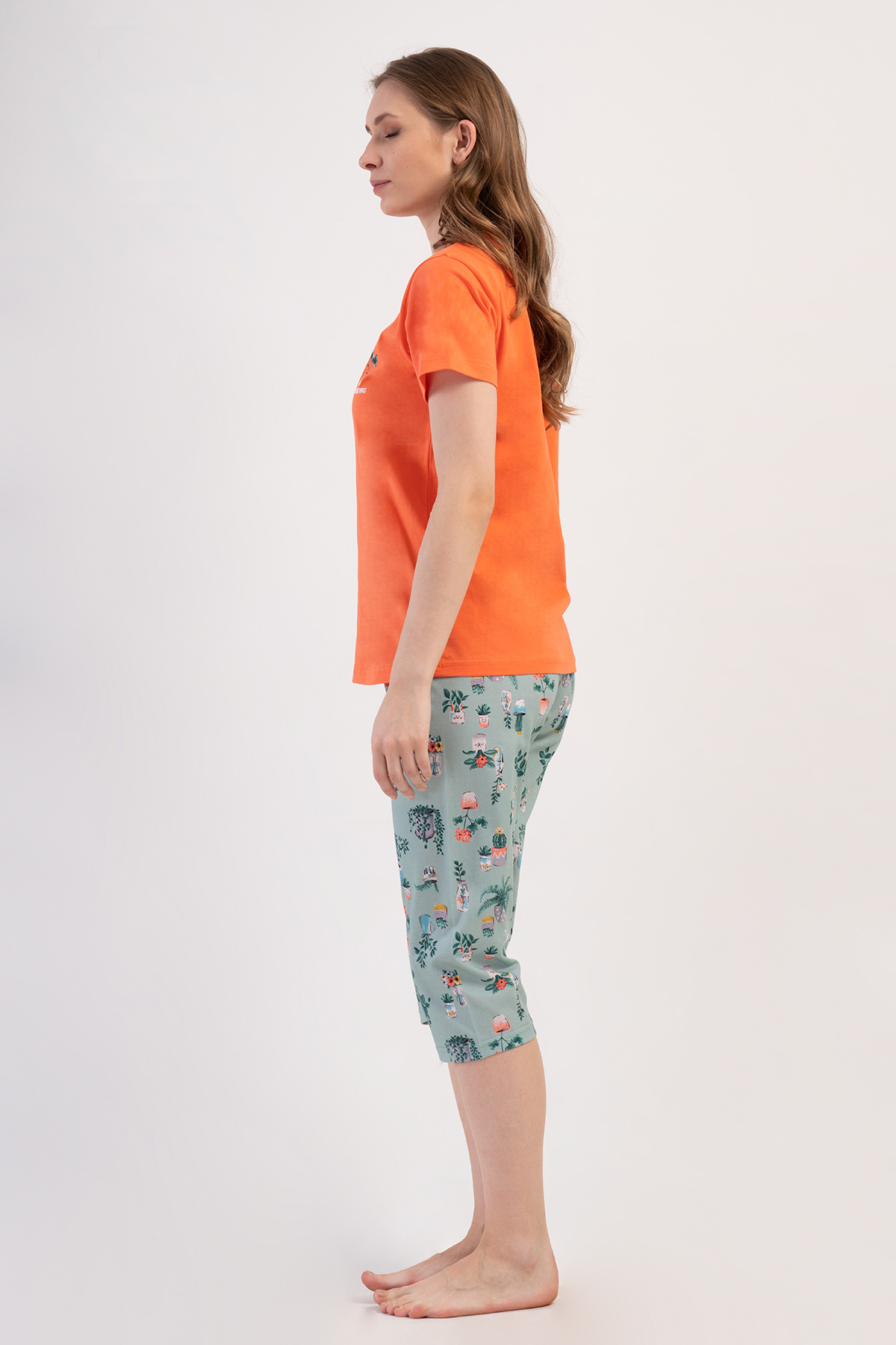 Woman Supreme Kima Buttoned Capri Set Woman Supreme Kima Buttoned Capri Set