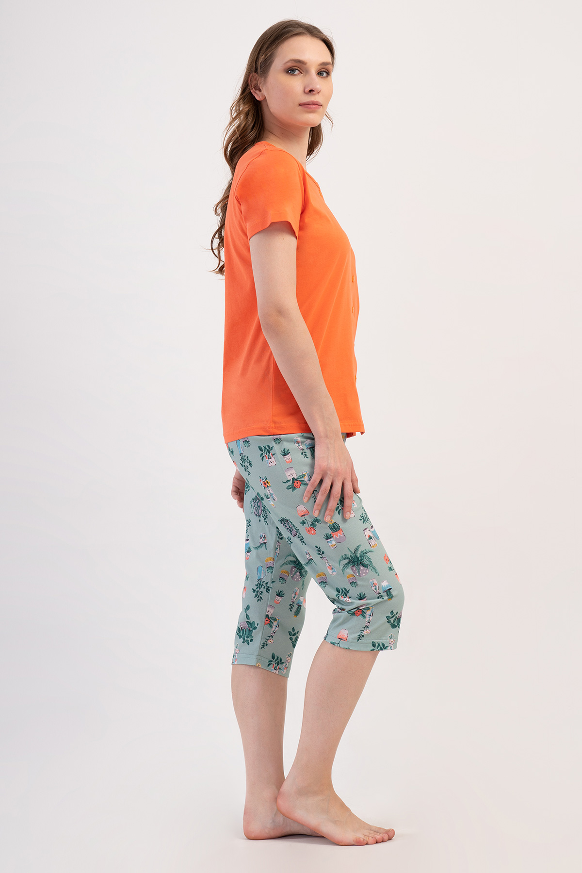 Woman Supreme Kima Buttoned Capri Set Woman Supreme Kima Buttoned Capri Set