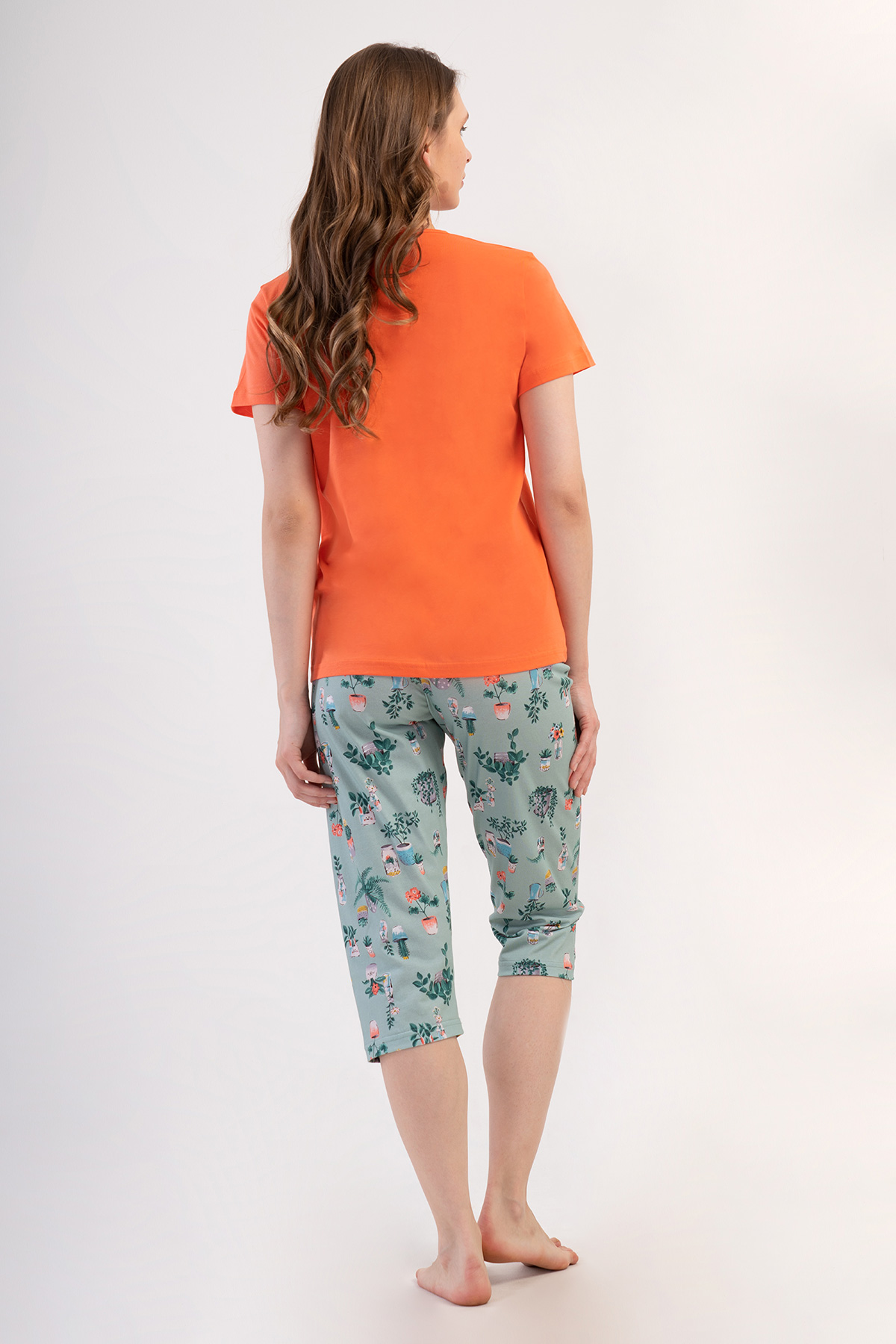 Woman Supreme Kima Buttoned Capri Set Woman Supreme Kima Buttoned Capri Set