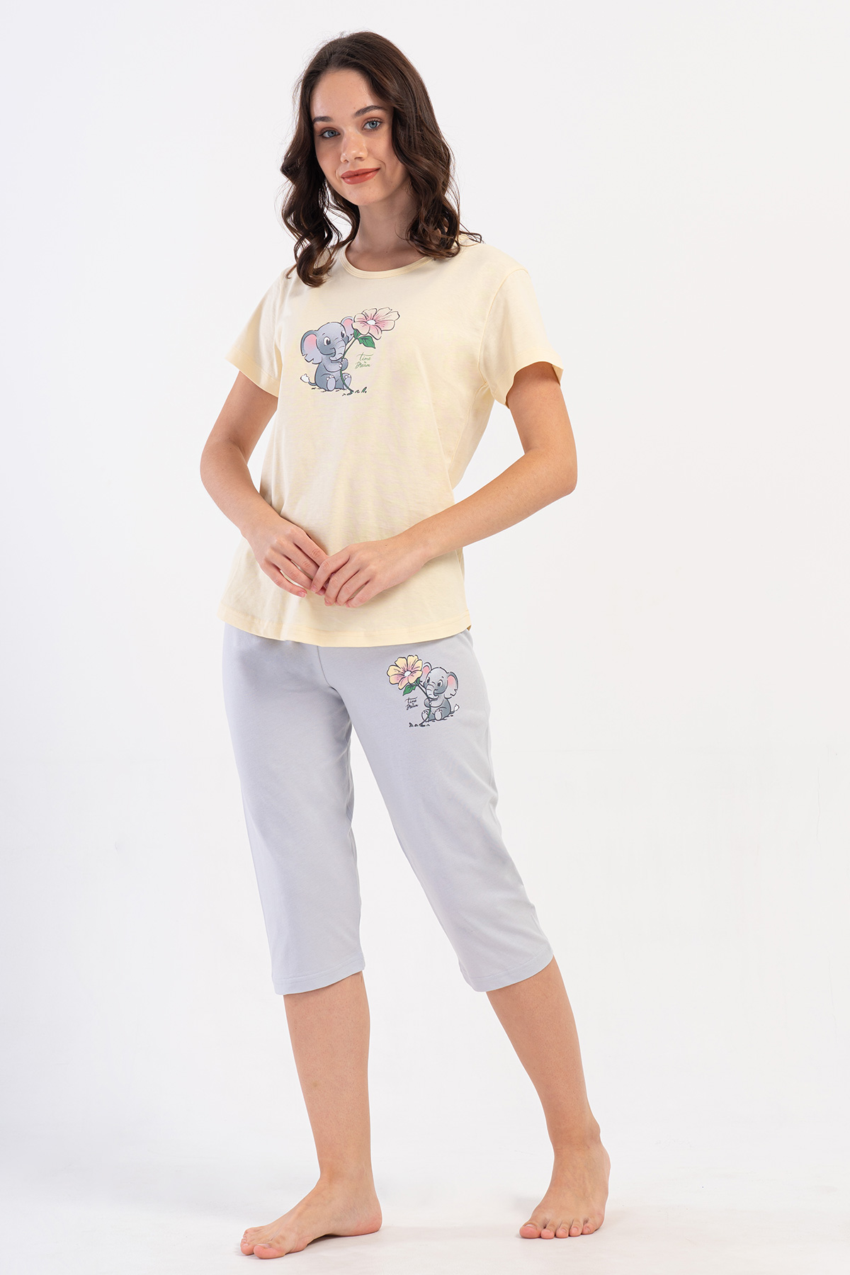 Woman Supreme Pose Capri Set Woman Supreme Pose Capri Set