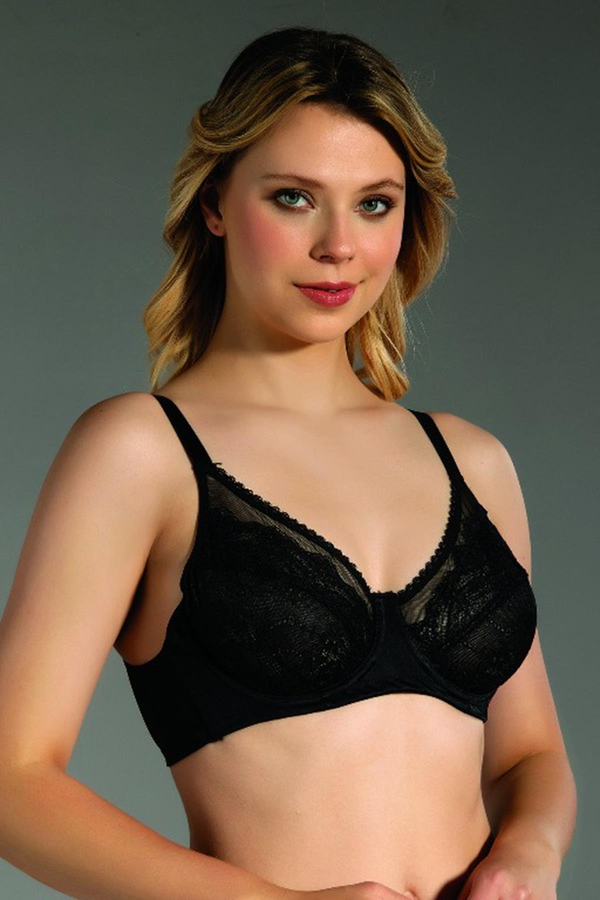 Woman D Cup Tale Bra