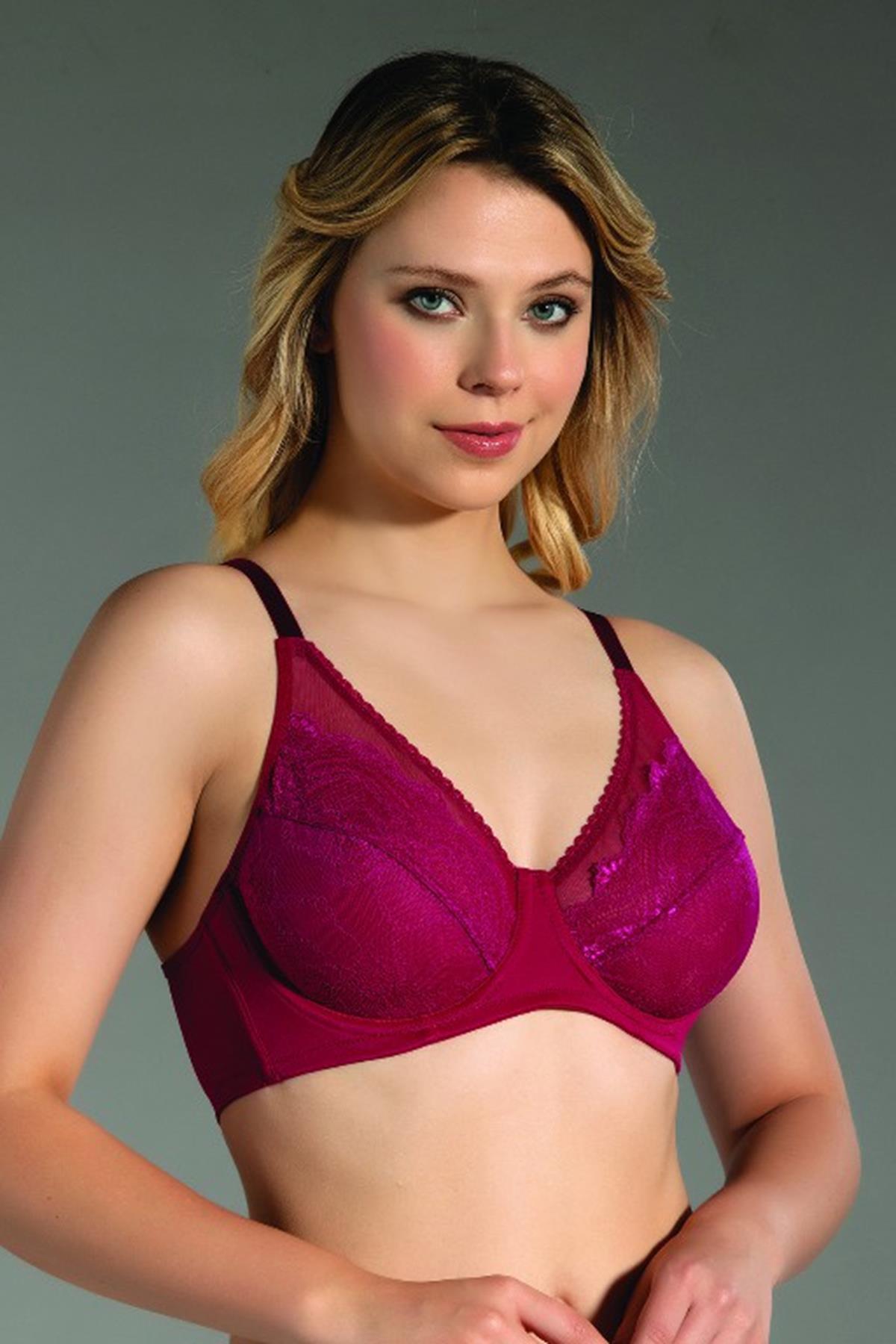 Woman D Cup Tale Bra