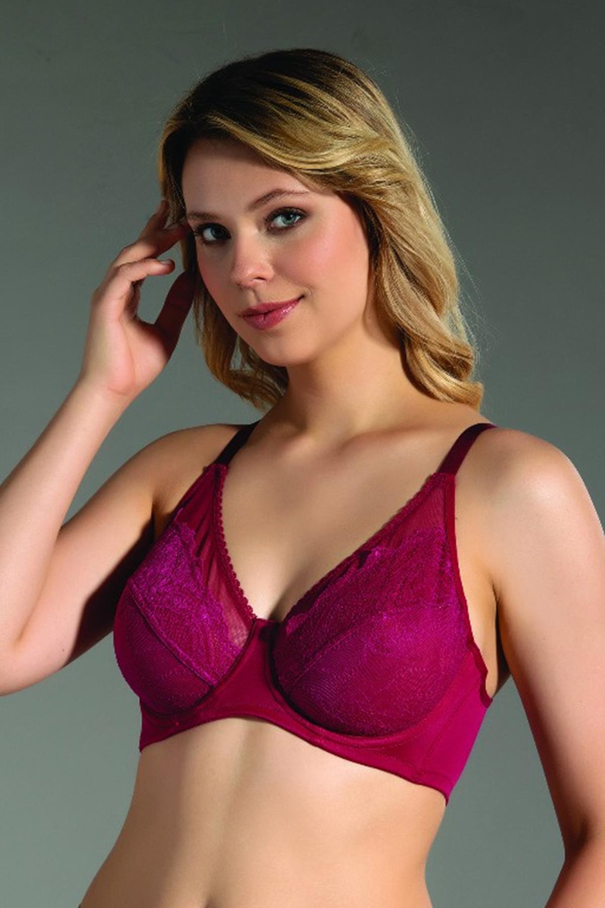 Woman D Cup Tale Bra